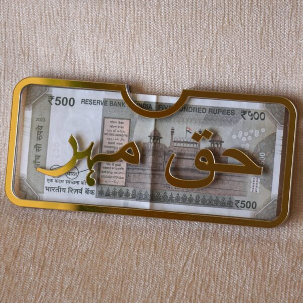 Customizable haq mahr gift envelope in golden and transparent colors; it can hold up to 20 notes. This envelope is perfect for elegantly presenting gift money, creating a memorable impression with a customizable name.
