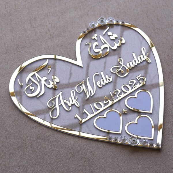 heart shape nikah thumb in golden color with floral embellishments. The size of this nikah thumb board is 12 by 12 inches. This can be used to add a special moment to the wedding, and it can also be kept as a wedding keepsake.