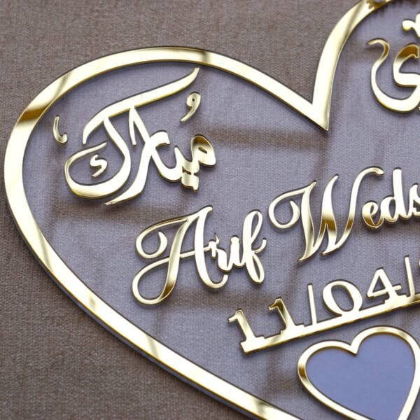 DSC07609 heart shape nikah thumb in golden color with floral embellishments. The size of this nikah thumb board is 12 by 12 inches. This can be used to add a special moment to the wedding, and it can also be kept as a wedding keepsake.