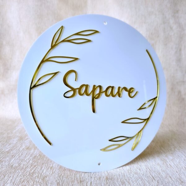 Close-up of the elegant round nameplate, highlighting the glossy finish and reflection on the 3D gold letters.